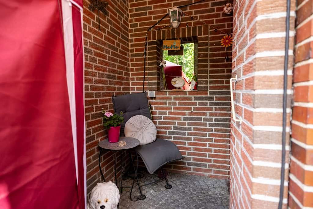 Immobilie in Ganderkesee - *** GRÜNE SACKGASSENLAGE - CHARMANTES und GEMÜTLICHES EINFAMILIENHAUS - DREISEITIG FREISTEHEND *** - Bild 2