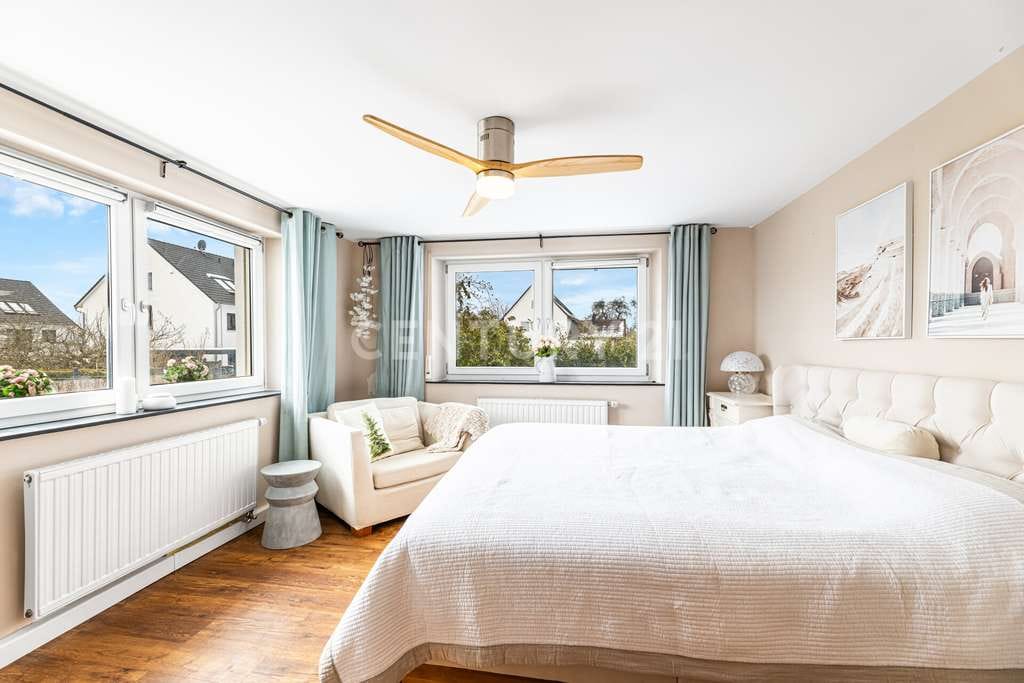 Immobilie in Leinburg - Großzügiges Wohnhaus mit Einliegerwohnung, Scheune und Ausbaupotenzial - Bild 2