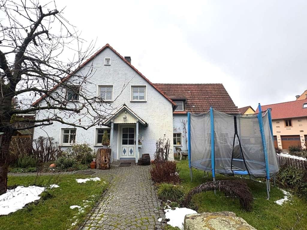 Immobilie in Geiselwind - Großes Einfamilienhaus mit effizientem Heizsystem, Doppelgarage und Werkstatt - Bild 0