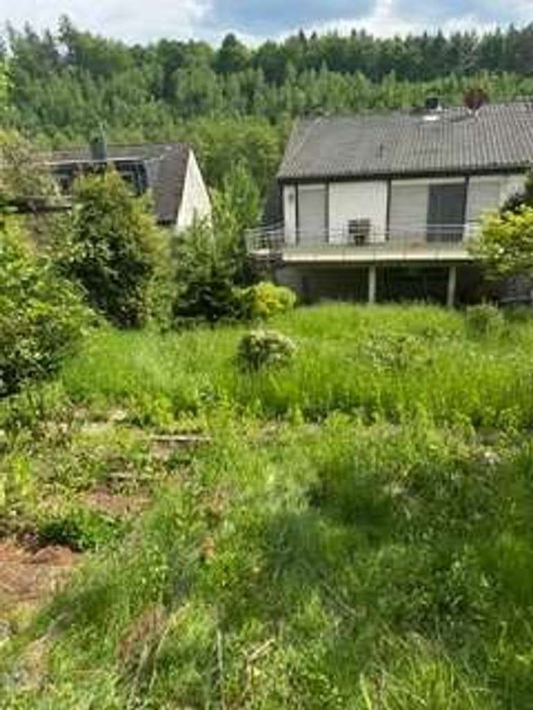 Immobilie in Rösrath - Exklusives und modernisiertes Mehrfamilienhaus zum Ausbau in begehrter Lage in Rösrath - Bild 1