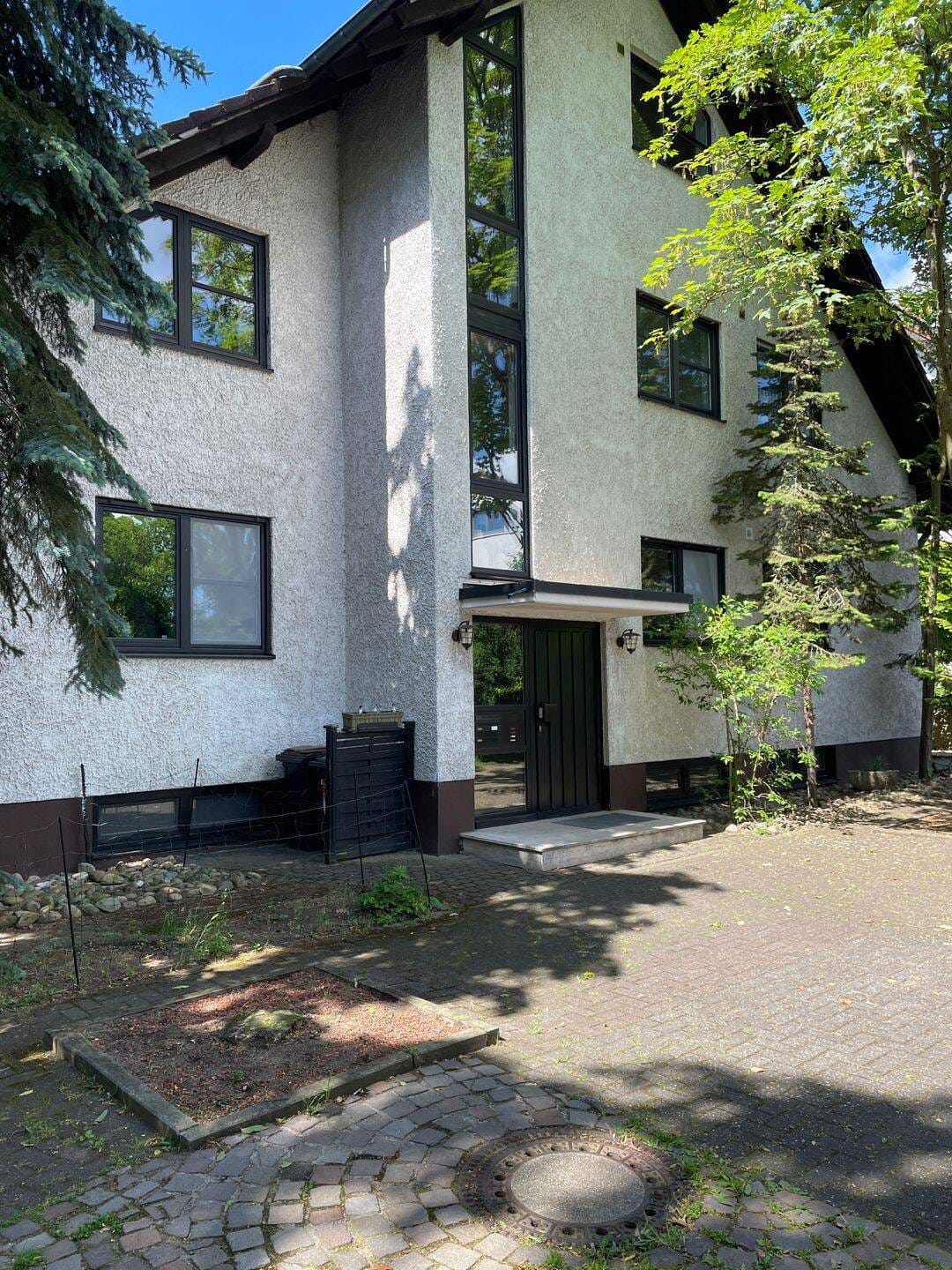 Immobilie in Obertshausen - Attraktives 3 - Famliienhaus mit Garten und PKW-Außenstellplätzen in Obertshausen zu verkaufen !  - Bild 0