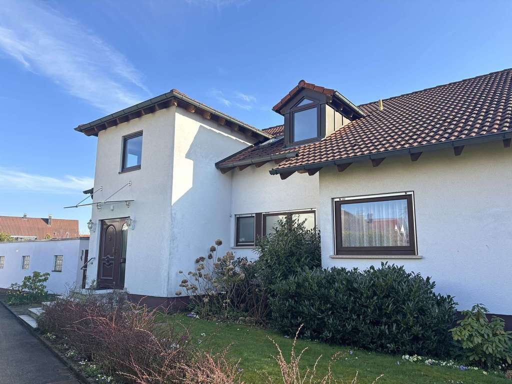 Immobilie in Wäschenbeuren - Großzügiges Zweifamilienhaus in familienfreundlicher Wohnlage - Bild 1