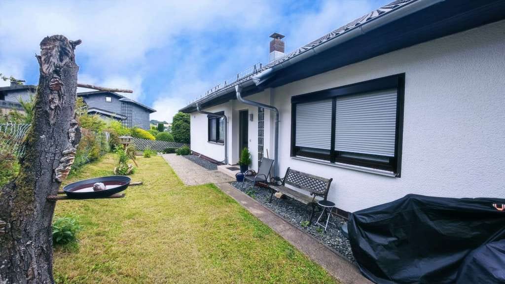 Immobilie in Stammbach - Solides, vermietetes 6-Parteienhaus mit Entwicklungspotenzial – Kapitalanlage in Stammbach - Bild 0