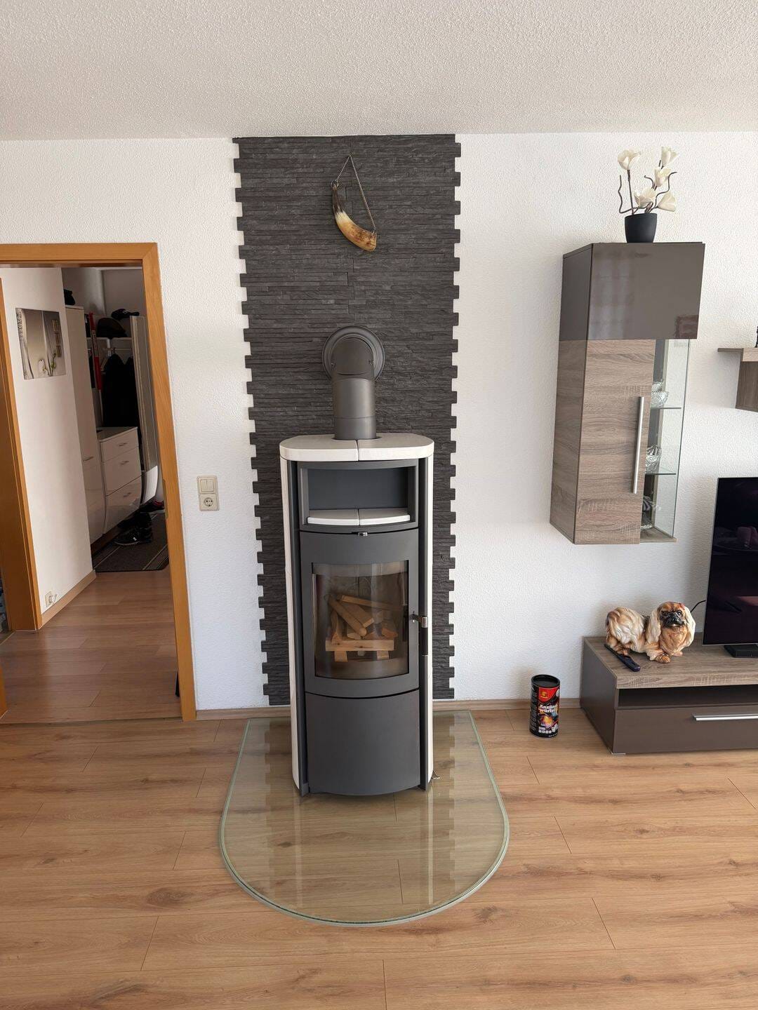 Immobilie in Deißlingen - Stilvolle Erdgeschosswohnung mit Kamin, Balkon und Garten - Bild 3