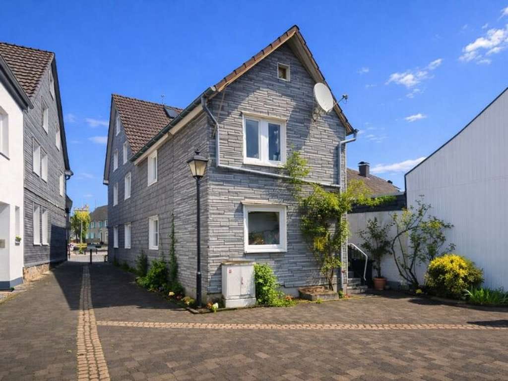 Immobilie in Leichlingen - +++ BRIMO | Wohnen, Arbeiten, Leben – Historisches Haus mit Charme und Perspektive im Herzen von Wit - Bild 1