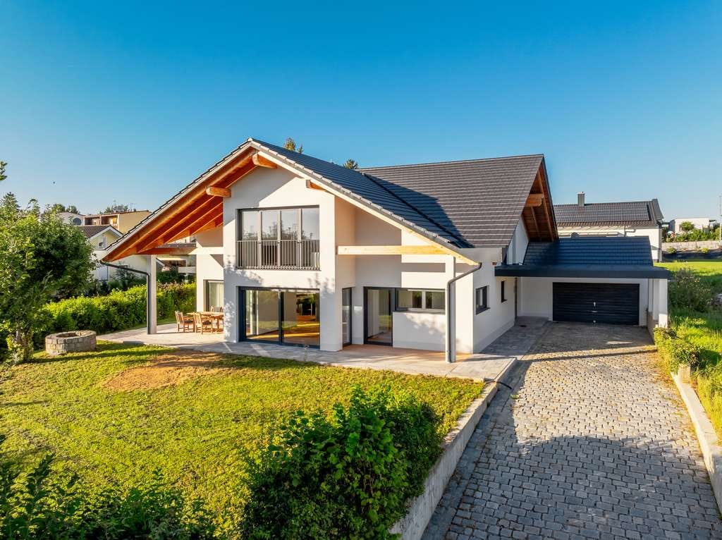 Immobilie in Rotthalmünster - Neuerbaute Landhausvilla für 1 - 2 Familien mit exklusiver Ausstattung in erhöhter und ruhigen Lage - Bild 2