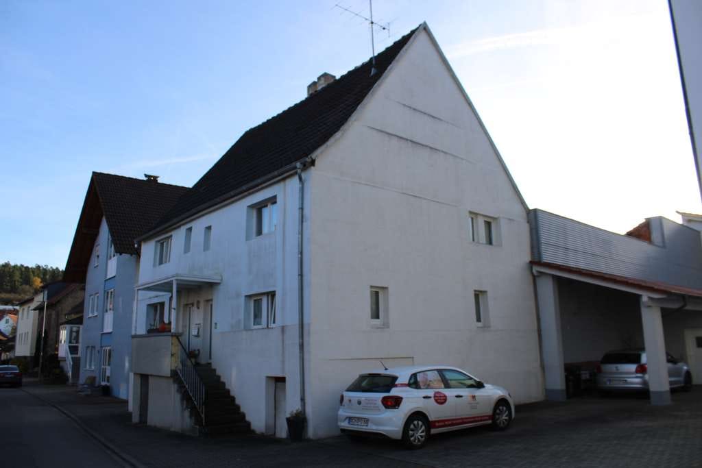 Immobilie in Höpfingen - Zweifamilienhaus mit Scheune und Garten - Bild 0