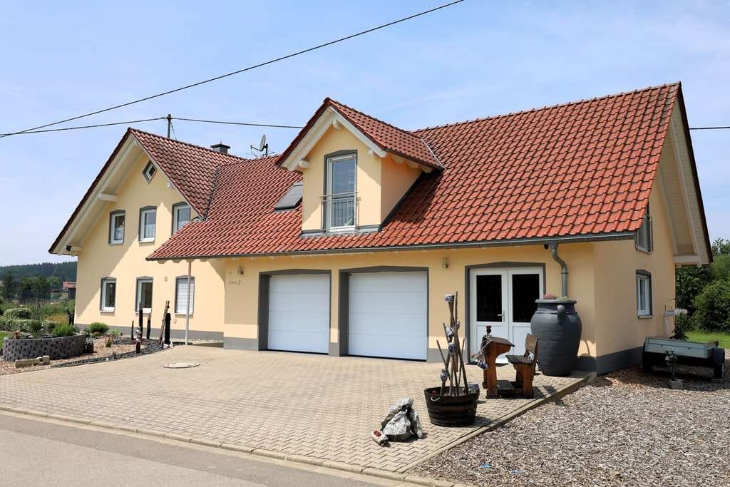 Immobilie in Bibertal - Hochwertiges Haus mit viel Platz 
in naturnaher Lage - Bild 1