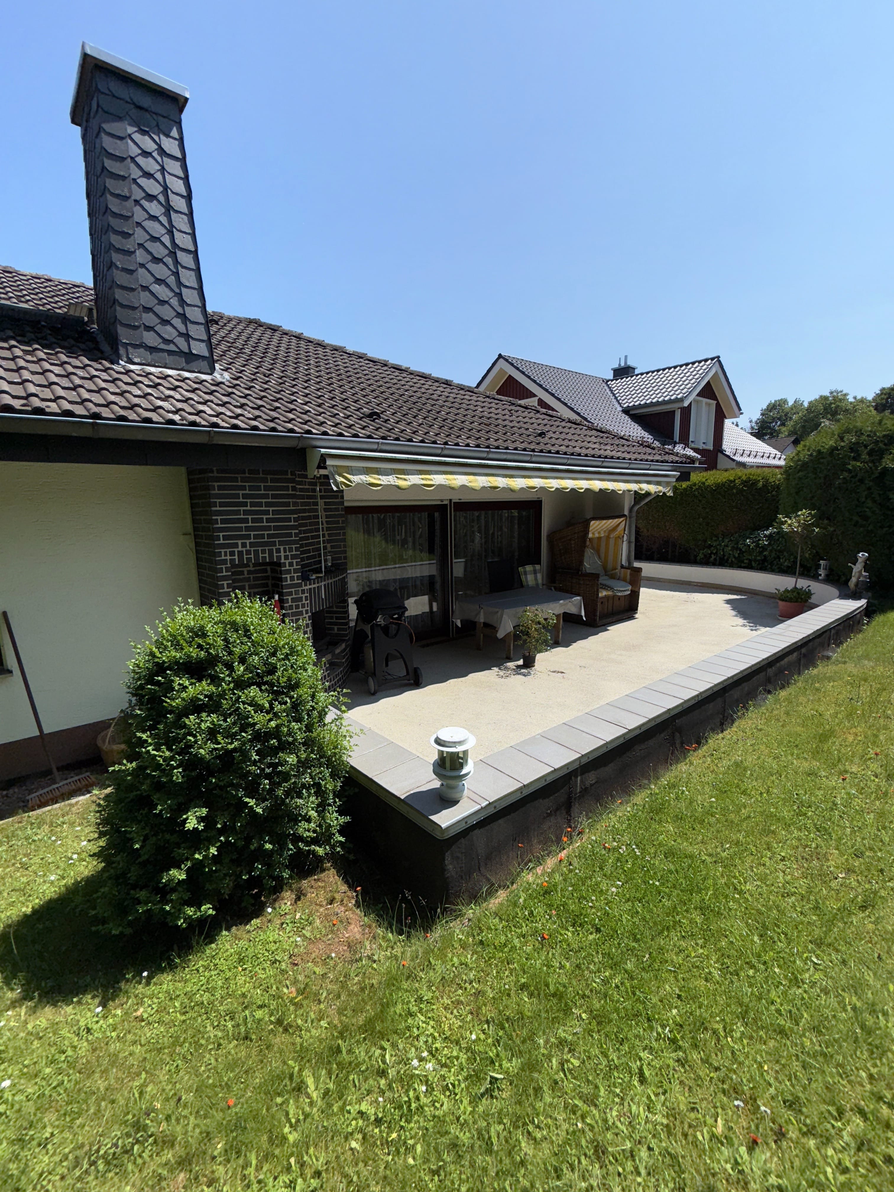 Immobilie in Frankenberg - Einfamilienhaus mit Einliegerwohnung in bester Lage - Bild 1