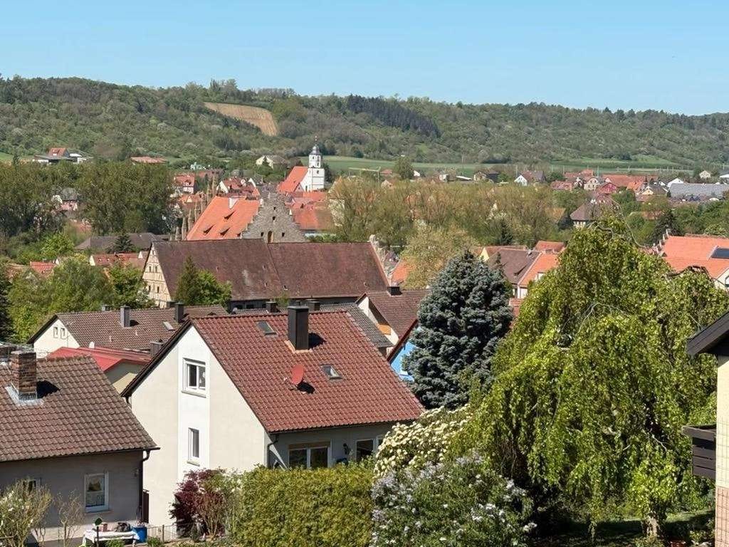 Immobilie in Sommerhausen - GROßZÜGIGES EINFAMILIENHAUS MIT EINLIEGERWOHNUNG IN BESTLAGE - Bild 0