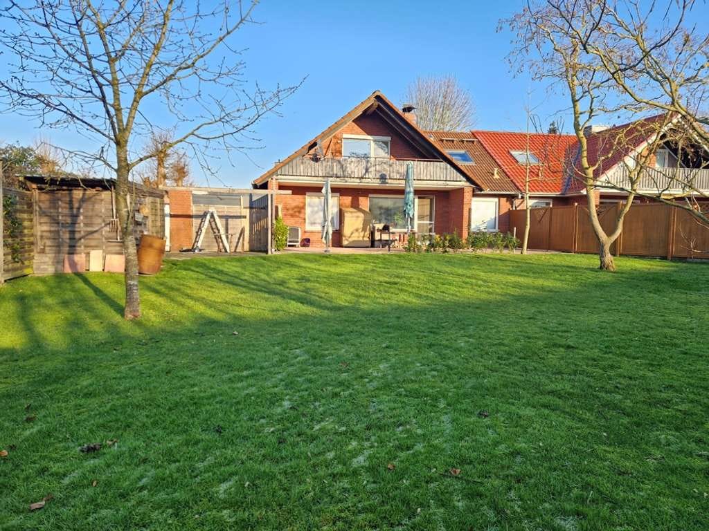 Immobilie in Varel - DHH mit Einfamilienhaus-Charakter = Größe & Aufteilung / Toller Garten ! Mit Garage ! - Bild 0