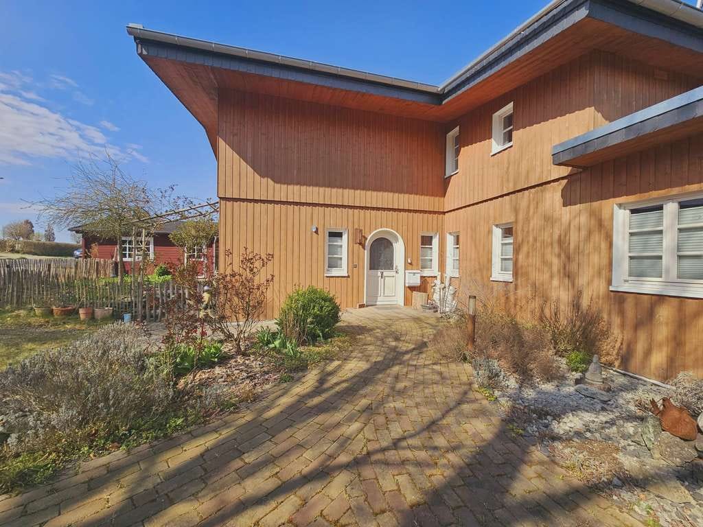 Immobilie in Hardegsen - Exklusives Massivholz-Haus mit vielseitiger Nutzung in idyllischer Lage - Bild 3