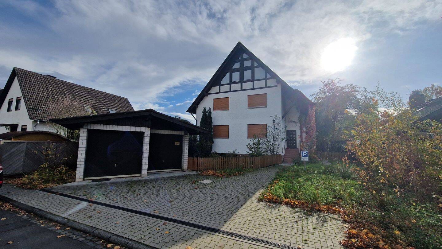 Immobilie in Großkrotzenburg - Großzügiges Zweifamilienhaus in Feldrandlage - Bild 0