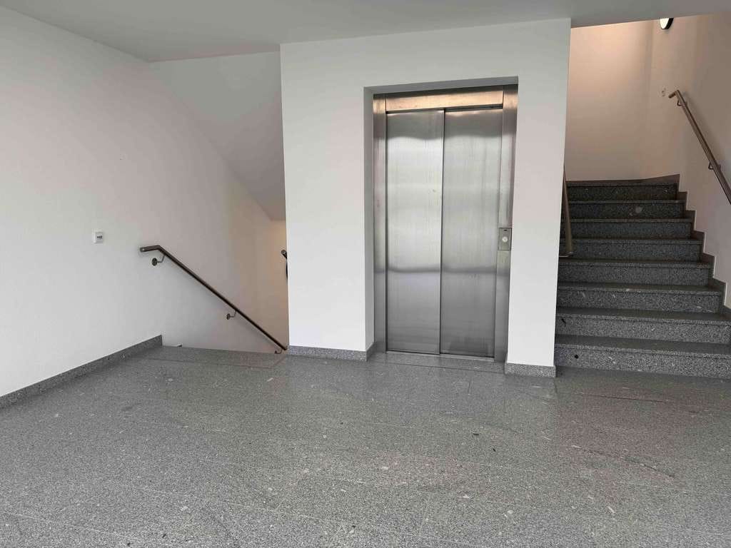 Immobilie in Mitterteich - Zwei Zimmer, zwei Balkone - geniale Wohnung mit barrierefreiem Zugang im 1. Obergeschoss - Bild 2