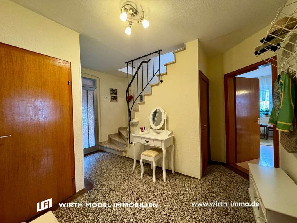 Immobilie in Waigolshausen - Einfamilienhaus mit Nebengebäude und Scheune in Waigolshausen OT Hergolshausen - Bild 3