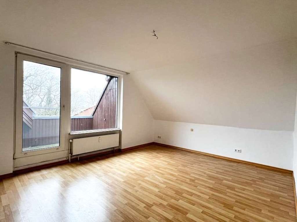 Immobilie in Reppenstedt - PREISREDUZIERUNG! Schöne Dachgeschosswohnung mit zwei Balkonen im Herzen von Reppenstedt - Bild 5