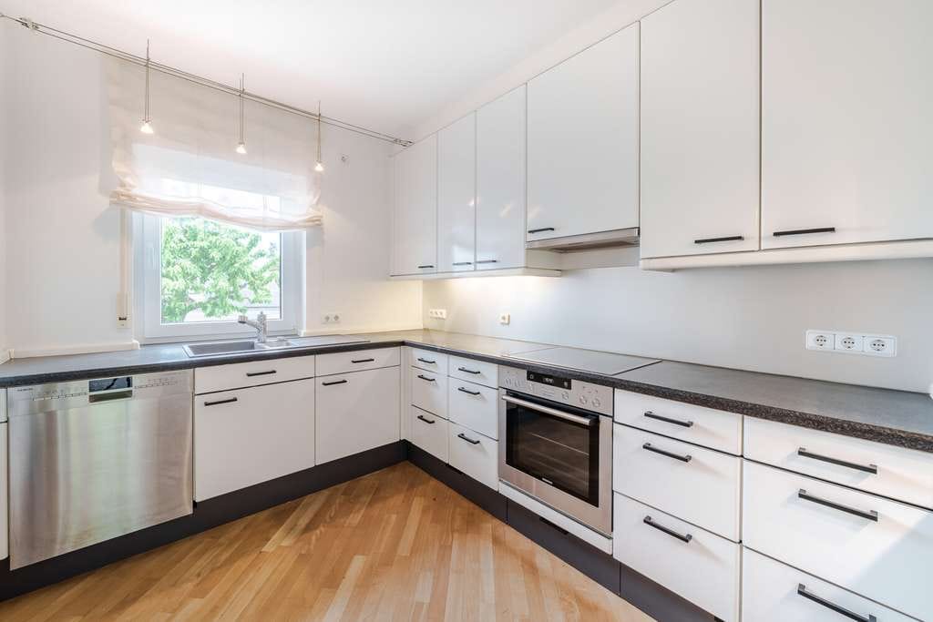 Immobilie in Wehrheim - Großzügige lichtdurchflutete Doppelhaushälfte in naturnaher Lage mit EBK, Kamin & Einliegerapartment - Bild 4
