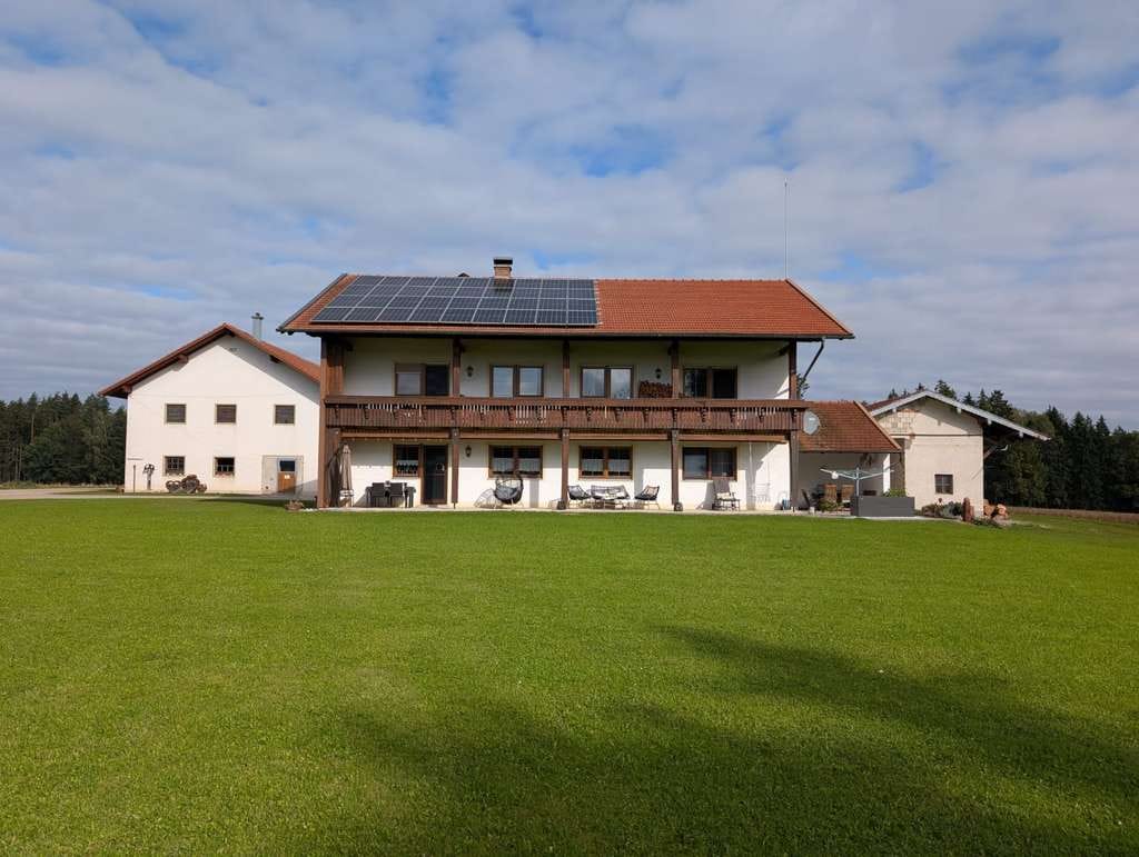 Immobilie in Kirchweidach - Großzügiges Bauernhaus mit 11 Zimmern in Kirchweidach - Bild 0