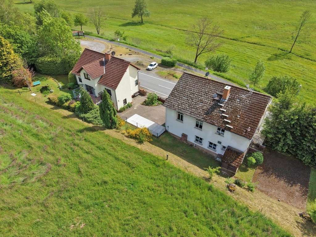 Immobilie in Mossautal - Viel Platz für große Familien, Tierhaltung und vieles mehr! Zwei Häuser, Wiese, Parkplatz - Bild 4