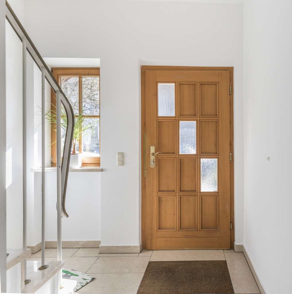 Immobilie in Aying - Grosse Erdgeschosswohnung mit Garten, Stellplätzen und der Möglichkeit einer Gewerbeeinheit! - Bild 2