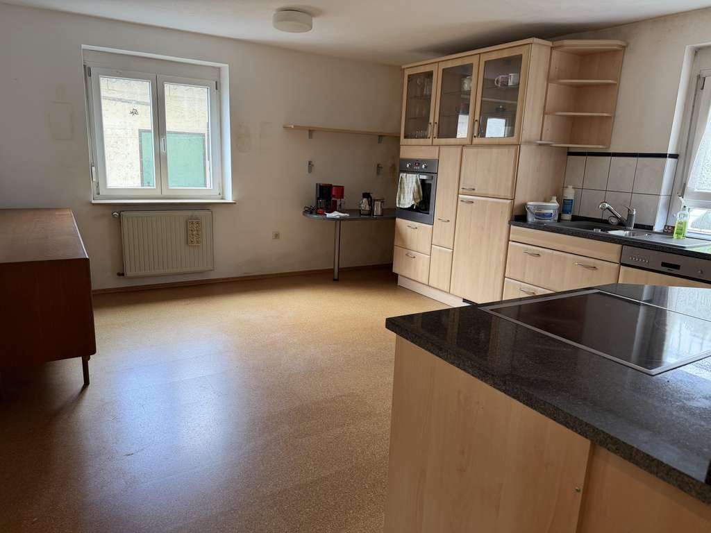 Immobilie in Bönnigheim - Charmante Doppelhaushälfte mit flexiblem Raumkonzept, Garten und Garage - Bild 2