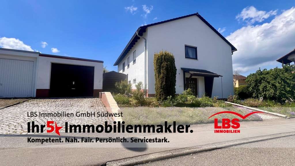 Immobilie in Emmingen-Liptingen - IDEAL ALS GENERATIONENHAUS 
Attraktives Wohnhaus mit vielen Möglichkeiten - Bild 1