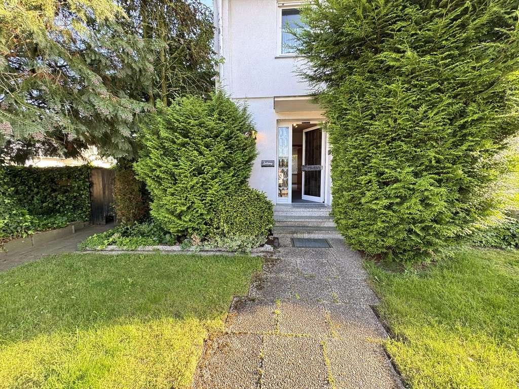 Immobilie in Rheda-Wiedenbrück - Zwischen Feldrand & gewachsener Wohnlage – Familienhaus mit großem Südwestgarten und viel Potenzial - Bild 2