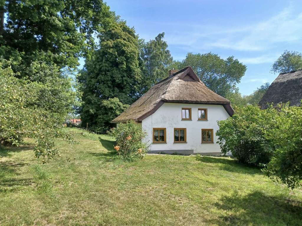 Immobilie in Insel Hiddensee - Fischerhaus mit Geschichte auf Hiddensee - Großes Grundstück - Bild 0