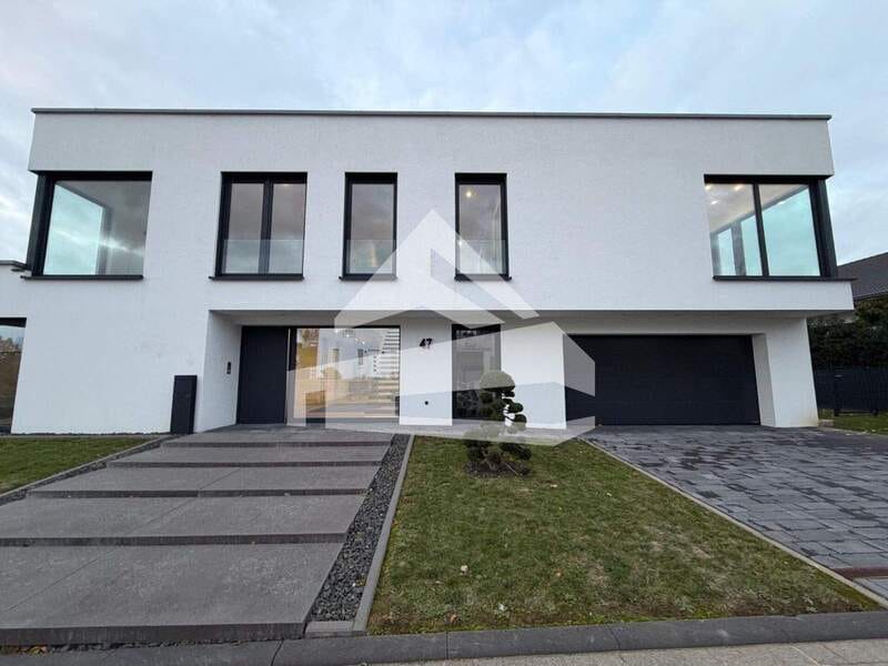 Immobilie in Wincheringen - Traumhaftes Einfamilienhaus mit modernster Technik, PV-Anlage und Poolvorbereitung - Bild 0