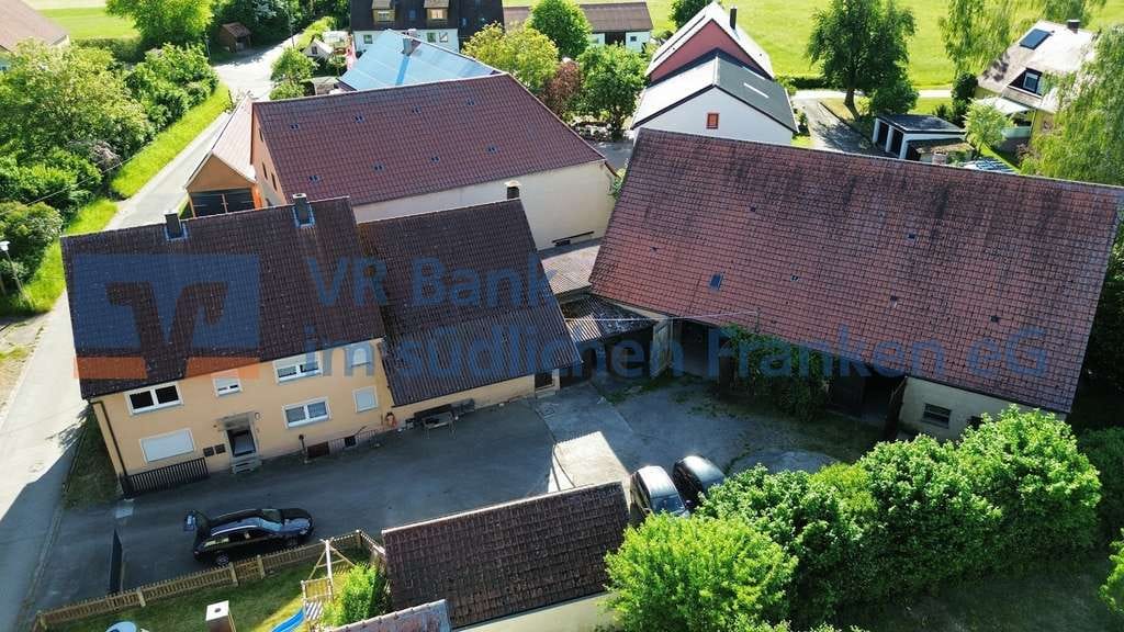 Immobilie in Feuchtwangen - Großzügiges Anwesen mit vielseitigen Nutzungsmöglichkeiten und weitläufigem Grundstück - Bild 0