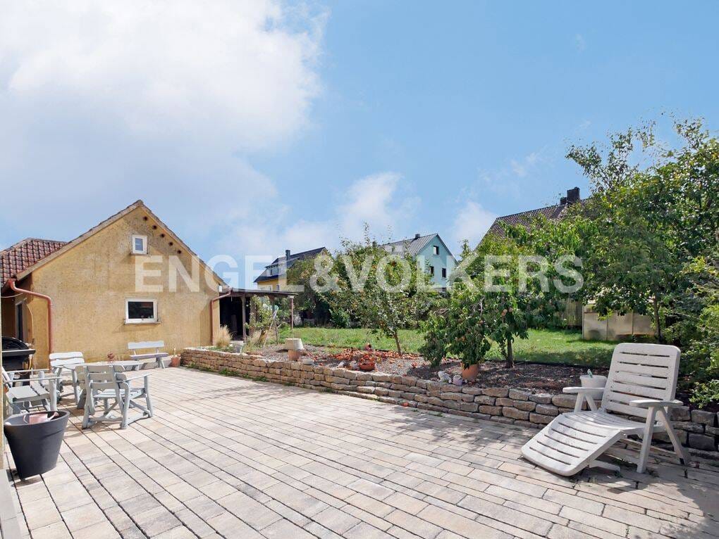 Immobilie in Sulzheim - Viel Raum für Wohnen & Arbeiten - Großzügiges Wohnhaus mit schönem Garten und viel Potenzial - Bild 1