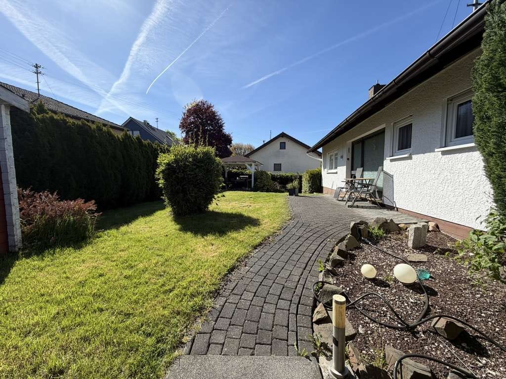 Immobilie in Mittelhof - Gepflegtes Einfamilienhaus mit Garten in guter Lage, zwischen Wissen & Betzdorf! - Bild 1