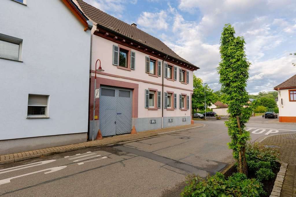 Immobilie in Ringsheim - Wohnhaus aus dem 18. Jahrhundert mit Gewölbekeller, Innenhof & beeindruckendem Dachstuhl - Bild 3