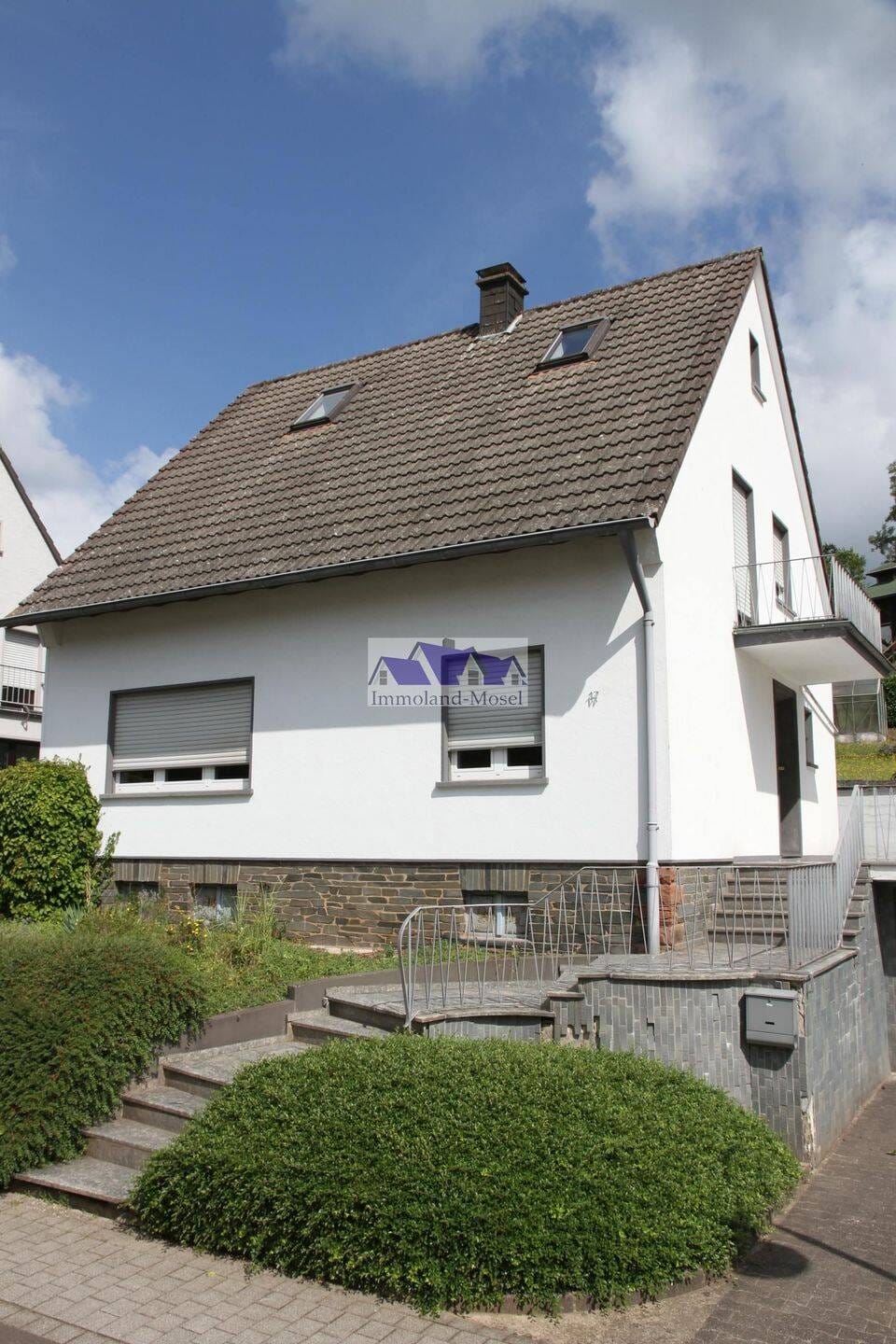 Immobilie in Schweich - Einfamilienhaus in Schweich in Top-Lage mit Sicht über die Stadt bis in den Hunsrück - Bild 1