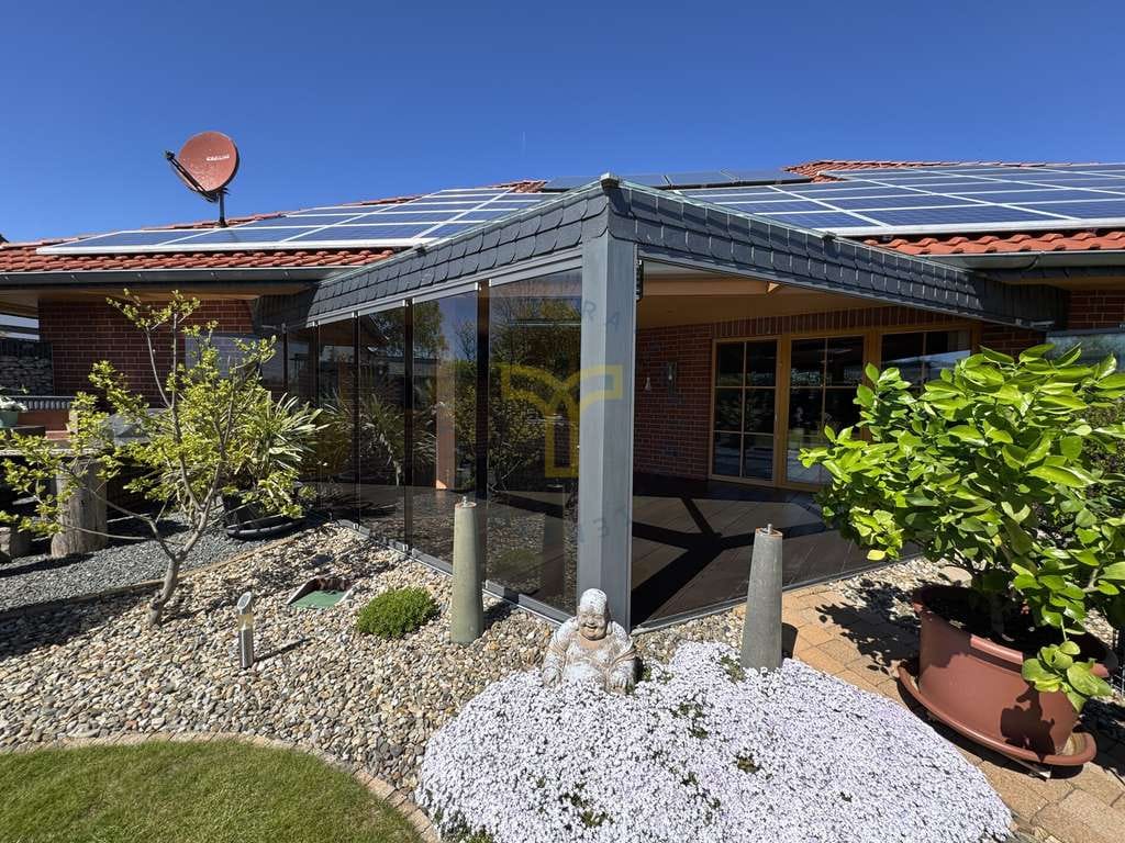 Immobilie in Wahrenholz - Exklusiver Walmdachbungalow mit lichtdurchflutetem Wohnambiente und Poollandschaft - Bild 3