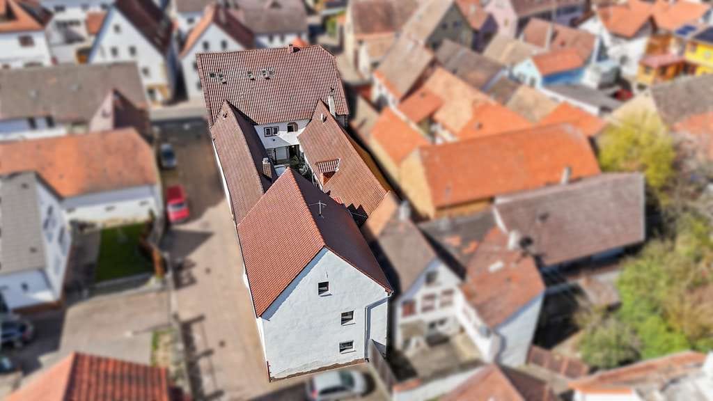 Immobilie in Kallstadt - 2 Häuser auf gemeinsamen 4-Seitenhof - Bild 2