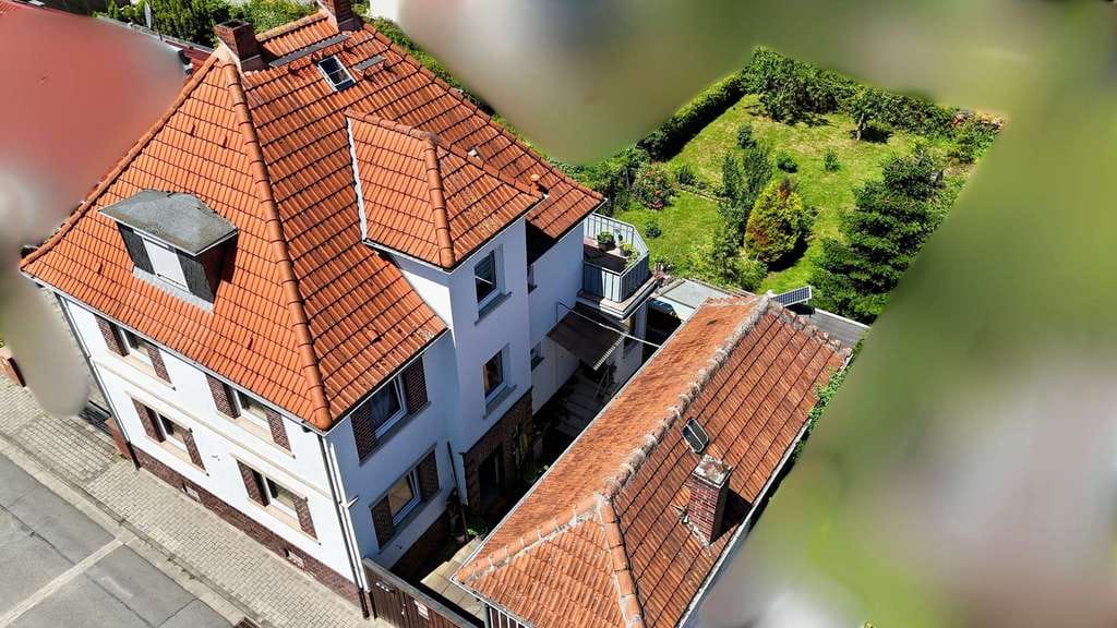 Immobilie in Roßdorf - Vielseitiges Zweifamilienhaus mit großem Garten und Entwicklungspotenzial in begehrter Wohnlage - Bild 1