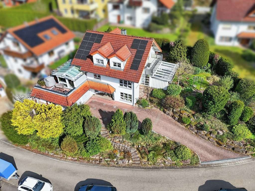 Immobilie in Höfen an der Enz - Exklusives Wohnen in Höfen: Einfamilienhaus mit Einliegerwohnung, Wintergarten & Sauna - Bild 0