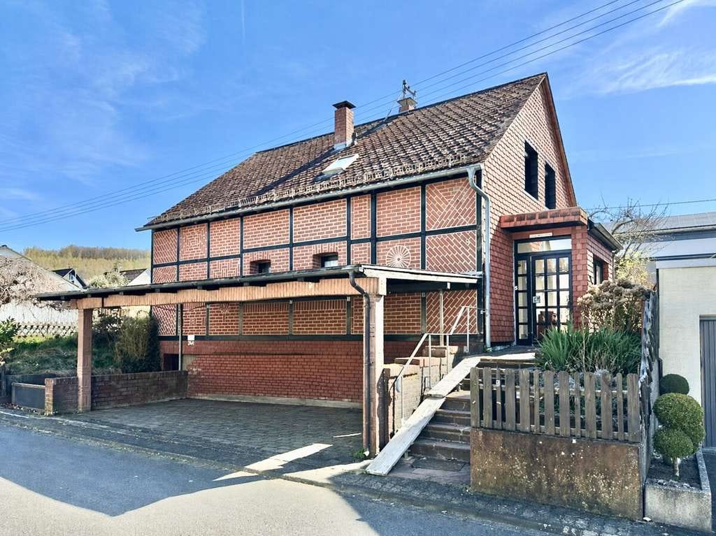 Immobilie in Herdorf - **Geräumiges Einfamilienhaus in schöner Lage von Herdorf** - Bild 1