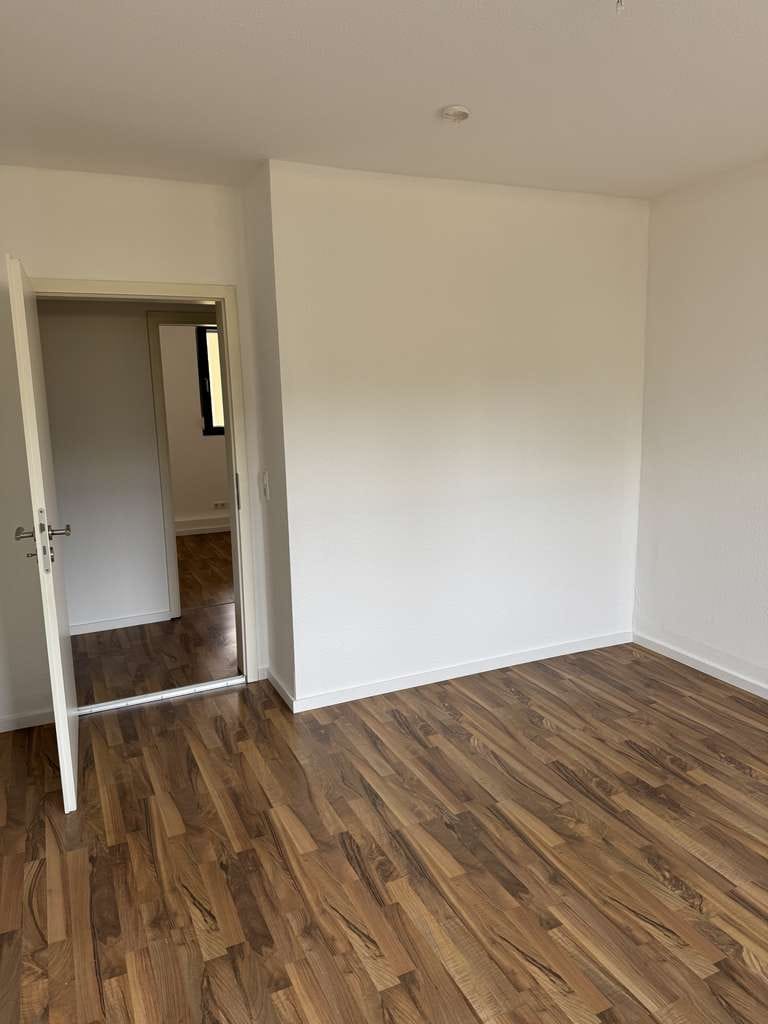 Immobilie in Ebersbach an der Fils - Familientraum mit Stil: Neu renovierte 5-Zimmer Wohnung mit großer Terrasse & morderne EBK  - Bild 2