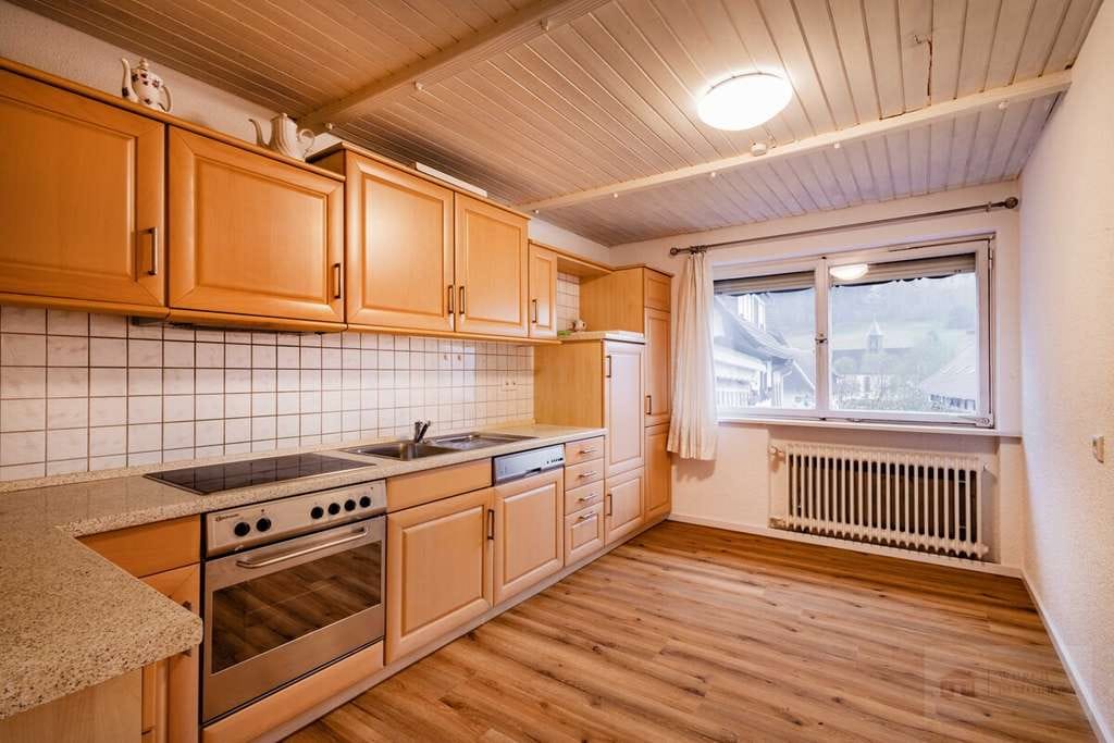 Immobilie in Elzach - Großzügiges Mehrgenerationenhaus in sonniger Lage von Oberprechtal - Bild 3