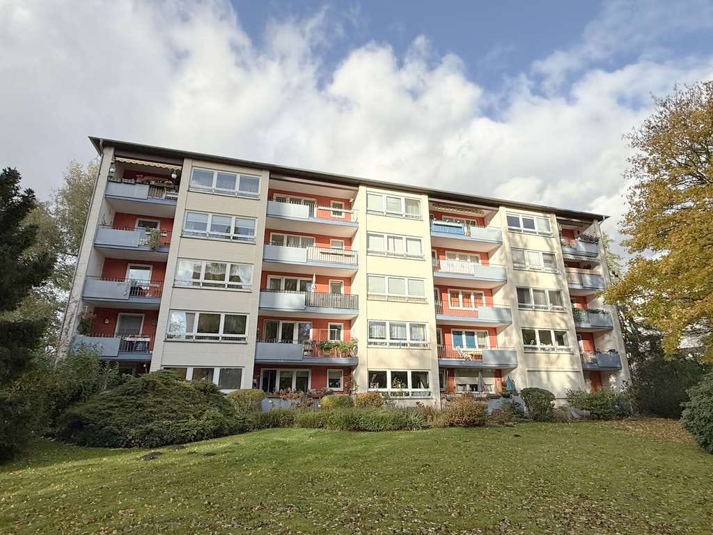 Immobilie in Pinneberg - Große 3 Zimmer-Wohnung mit Süd-Balkon in ruhiger Wohnlage - Bild 0