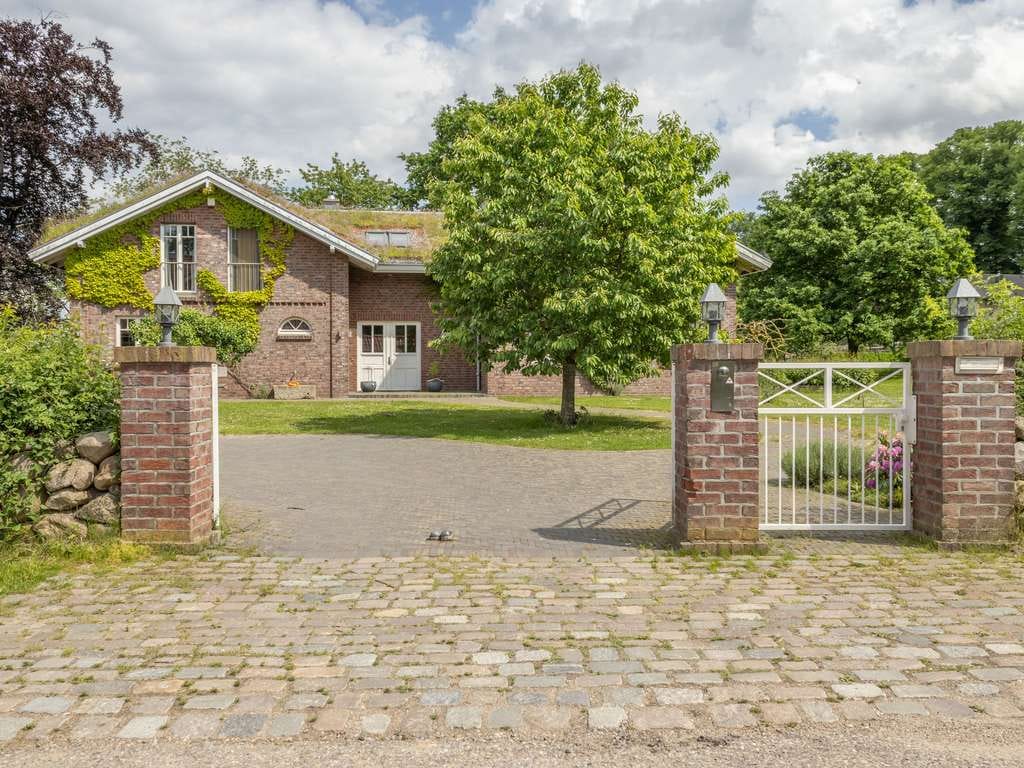 Immobilie in Seedorf - Wo andere Urlaub machen: Wunderschönes Landhaus-Ensemble mit Gästehaus und unverbaubarem See- und... - Bild 0