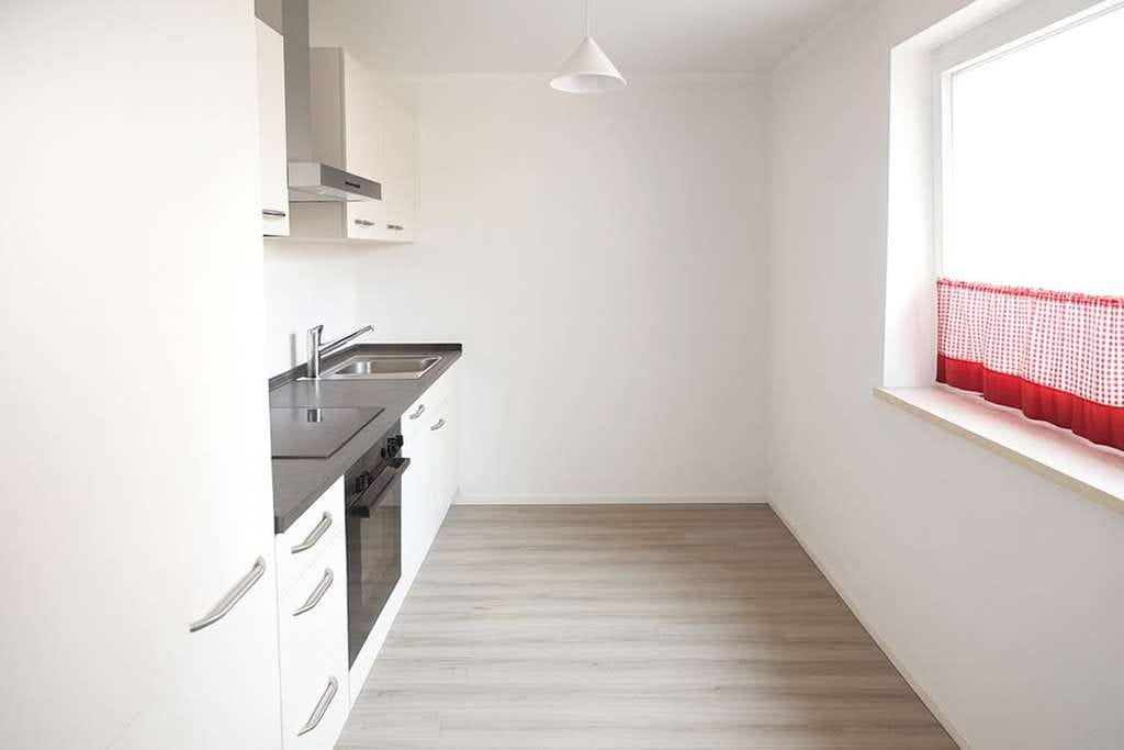 Immobilie in Holzkirchen - Attraktive 1,5-Zimmer-Wohnung in Top-Lage – Balkon inklusive & eigener Stellplatz - Bild 4