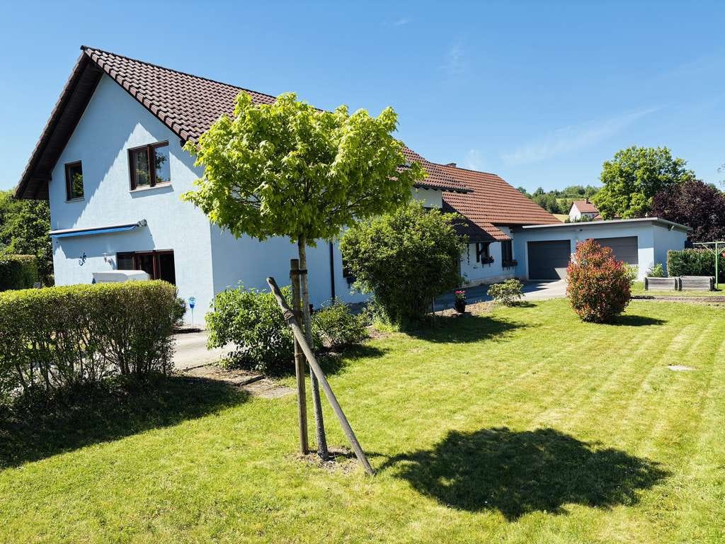 Immobilie in Neckarbischofsheim - Zwei Häuser zum Preis von Einem in ruhiger Feldrandlage von Neckarbischofsheim - Bild 0