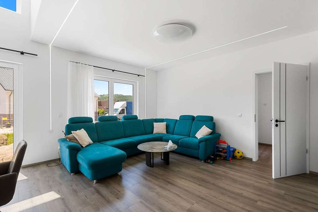 Immobilie in Solnhofen - Exklusives Einfamilienhaus mit Galerie, Garten, Wärmepumpe & Doppelgarage - Bild 3