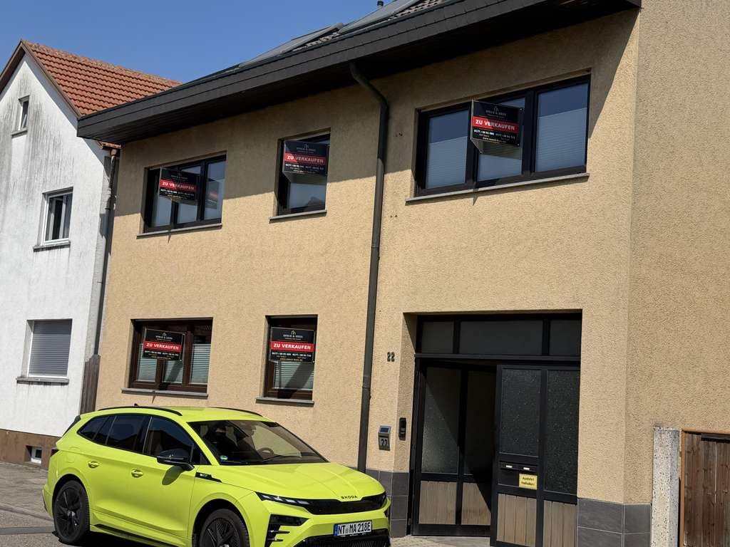 Immobilie in Kronau - Großzügiges und lichtdurchflutetes 1–2-Familienhaus mit ca. 220 m² Wohnfläche, Werkstatt und hochwer - Bild 0