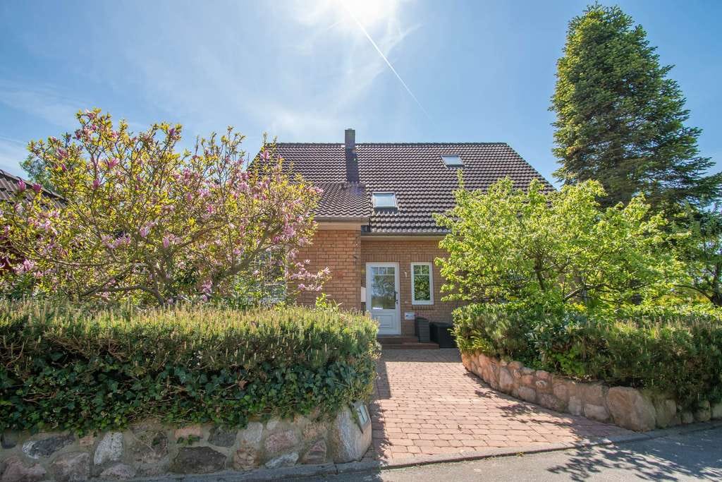 Immobilie in Twedt - Twedt: Charmantes Einfamilienhaus mit Einliegerpotenzial, Naturgarten & Photovoltaikanlage - Bild 0