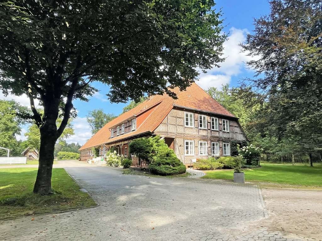 Immobilie in Undeloh - Romantisches Fachwerk-Anwesen - Bild 0