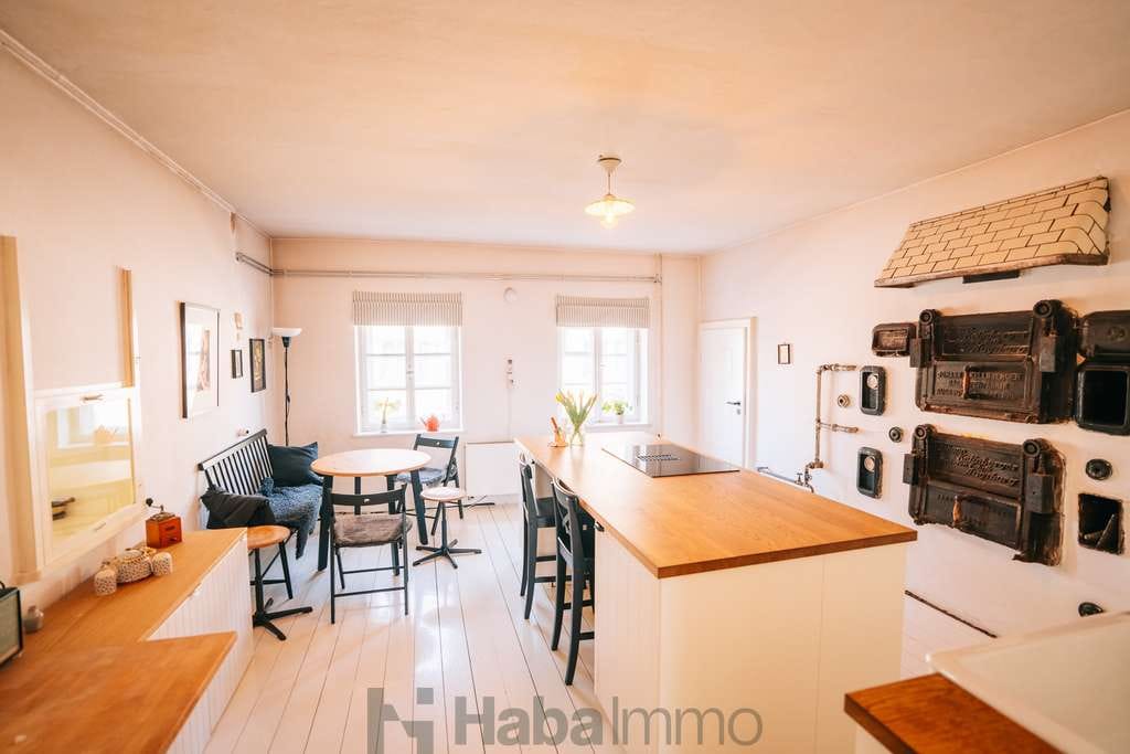 Immobilie in Waal - Klein, charmant & voller Möglichkeiten – teilrenoviertes Haus mit Ausbaumöglichkeit - Bild 1